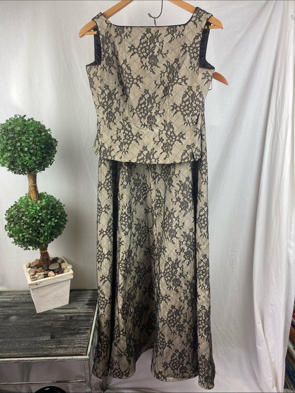 Kay Unger SET Tan & Black Lace Overlay Sleeveless Top & Maxi A Line Skirt 8